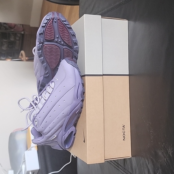 Nike shoes - Picture 1 of 4